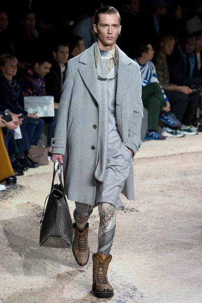 Look 10